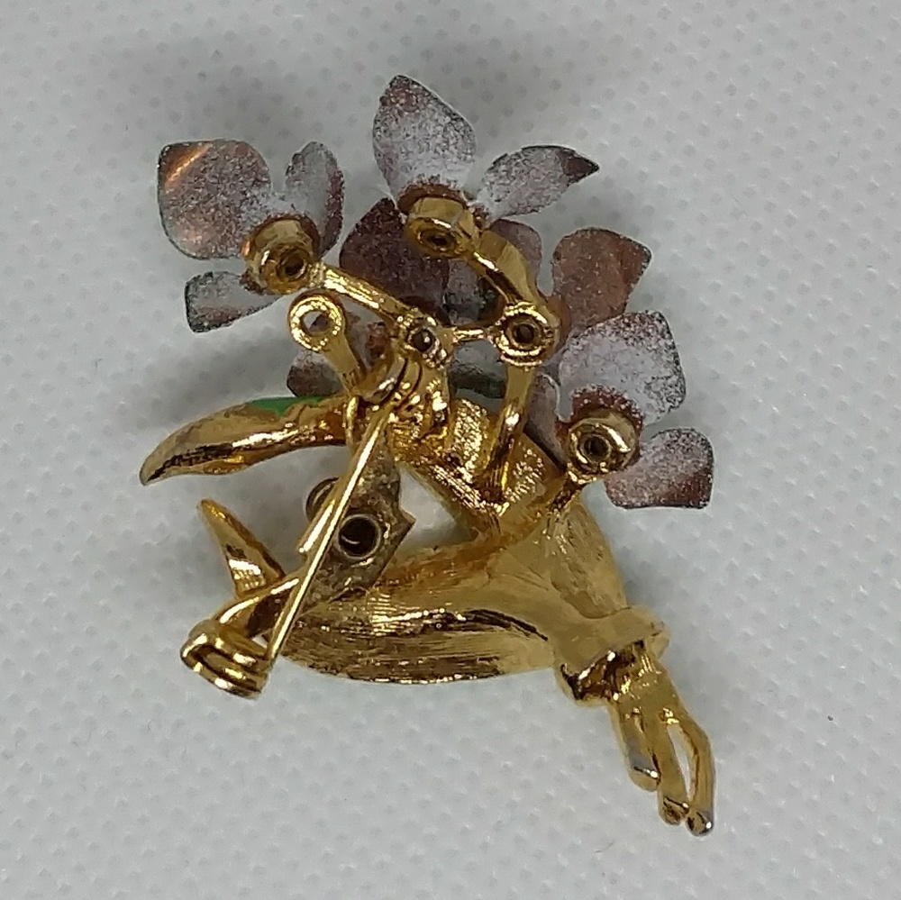 Darling vintage floral brooch white flowers - Picture 2 of 7